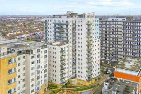 2 bed property, in Axon Place, £250,000
