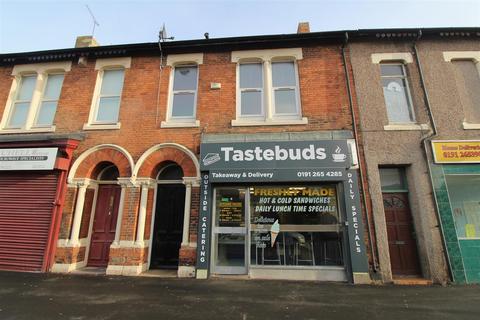 3 bed property, in Heaton Park Road, £170,000