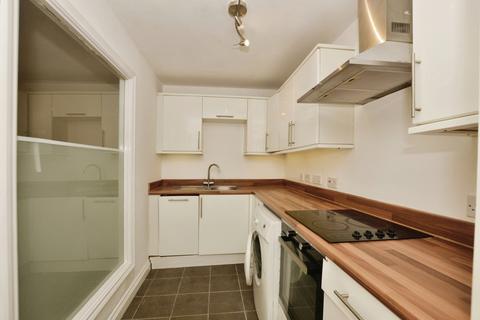 1 bed property, in Tufton Street, £90,000