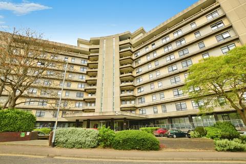 1 bed property, in Park Street, £75,000