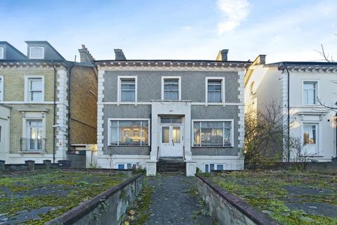 6 bed property, in London Road, £1,000,000