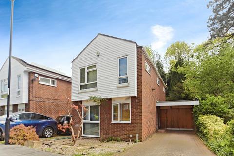 4 bed property, in Rushmead Close, £550,000