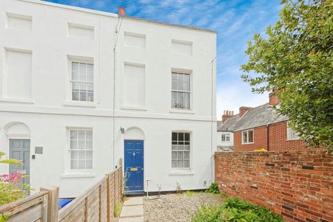 3 bed property, in New Street, £300,000