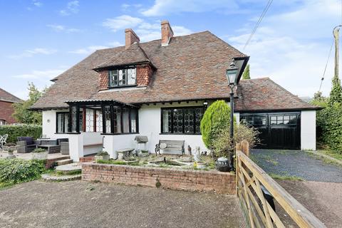 3 bed property, in Island Road, £600,000
