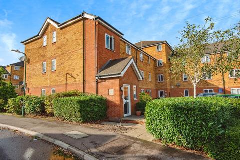 2 bed property, in Dunlop Close, £160,000