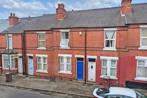 2 bed property, in Wordsworth Road, £140,000