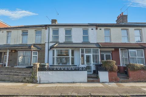 3 bed property, in Brook Road, £340,000