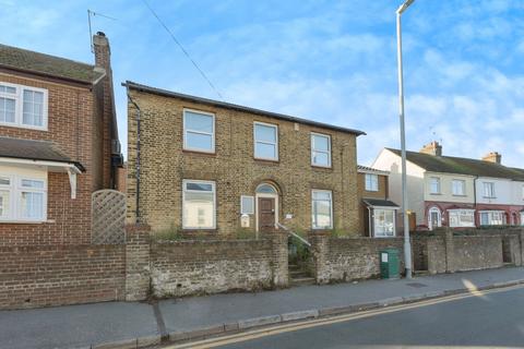 Studio, in Lower Higham Road, £400,000