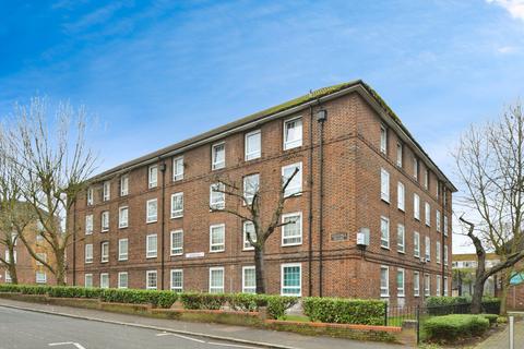 6 bed property, in St. Norbert Road, £325,000