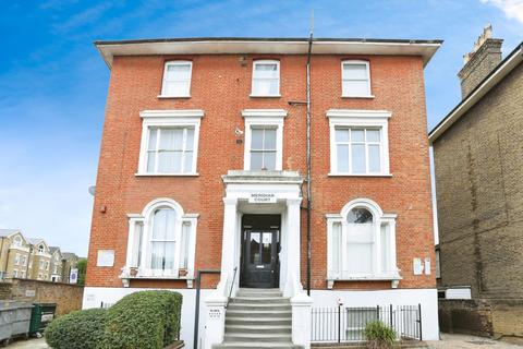 1 bed property, in Lee High Road, £220,000