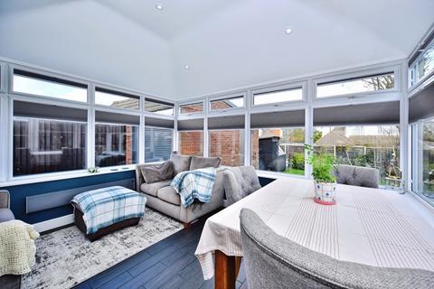 4 bed property, in Trevor Drive, £475,000