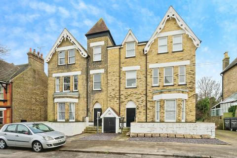 1 bed property, in South Eastern Road, £140,000