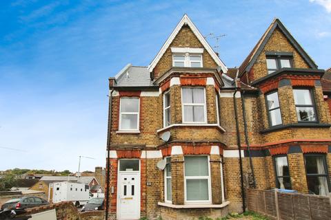 2 bed property, in Ramsgate Road, £150,000