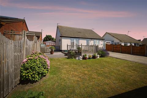 2 bed property, in Sea Approach, £375,000