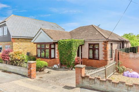 2 bed property, in Parsonage Chase, £260,000