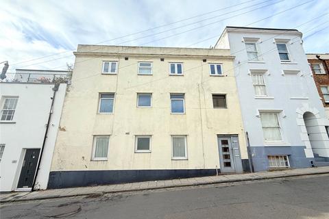 1 bed property, in Effingham Street, £90,000