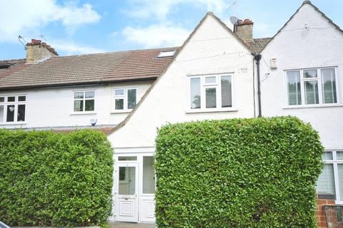 4 bed property, in Warwick Road, £575,000