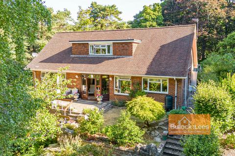 4 bed property, in Walsford Road, £950,000