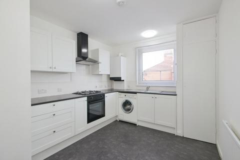 2 bed property, in Woodhurst Road, £240,000