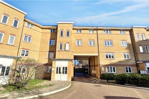 2 bed property, in Churchill Court, £260,000