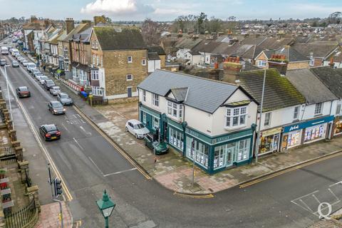 3 bed property, in Park Road, £595,000