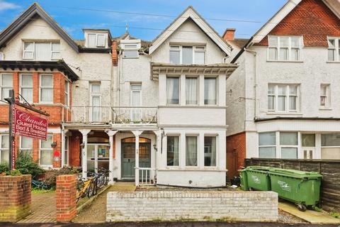 9 bed property, in Cheriton Road, £580,000