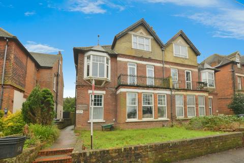 1 bed property, in Cheriton Road, £160,000