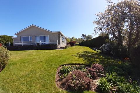 4 bed property, in Maescelyn, £525,000