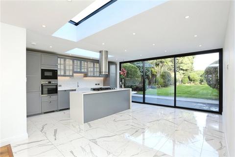 3 bed property, in Tennison Road, £800,000