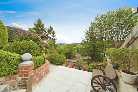 3 bed property, in Northwood Avenue, £525,000