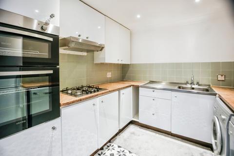 1 bed property, in Reedham Drive, £210,000