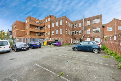 1 bed property, in Tavistock Street, £75,000