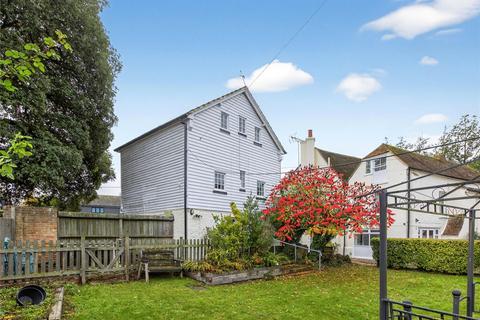 4 bed property, in Lynsted Lane, £475,000