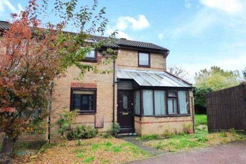 2 bed property, in Grantham Court, £325,000