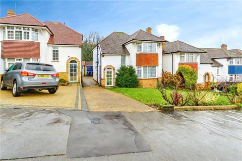 3 bed property, in Raglan Court, £550,000
