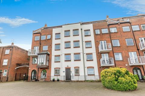 3 bed property, in Merchants Quay, £580,000