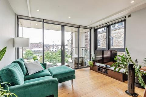 2 bed property, in Lime Kiln Road, £525,000