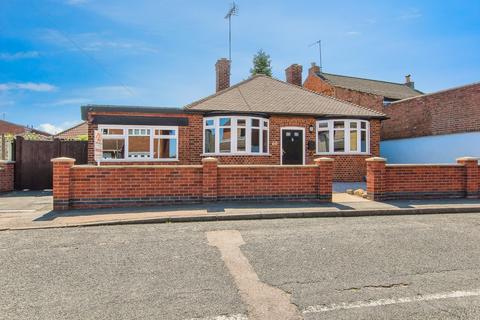 5 bed property, in North Street, £325,000