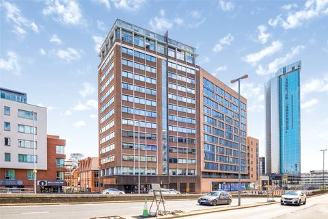 2 bed property, in Westside One, £165,000