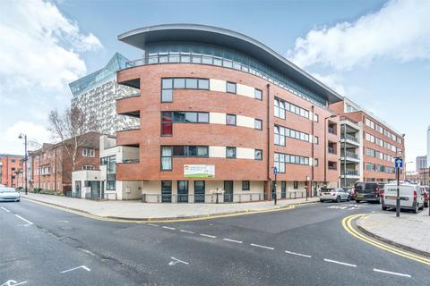 1 bed property, in Parkside, £150,000