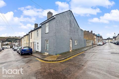 2 bed property, in East Street, £170,000