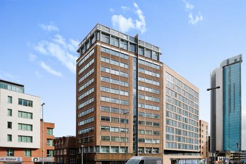 3 bed property, in Suffolk Street Queensway, £220,000