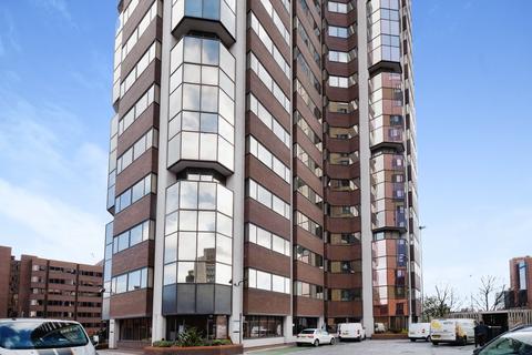 2 bed property, in Hagley Road, £115,000