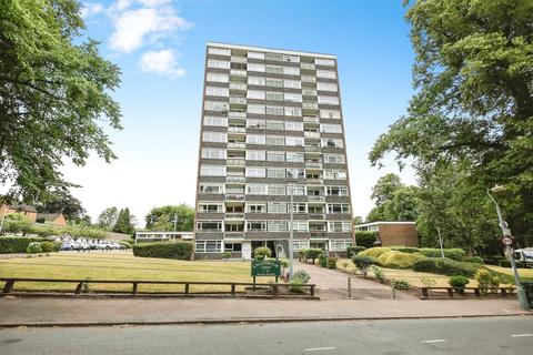 2 bed property, in Richmond Hill Road, £170,000