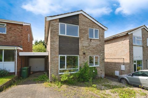 3 bed property, in Drakes Lea, £180,000