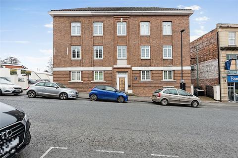 2 bed property, in Blackwell Street, £100,000