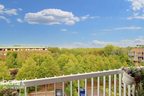 2 bed property, in 16 Henrietta Way, £220,000