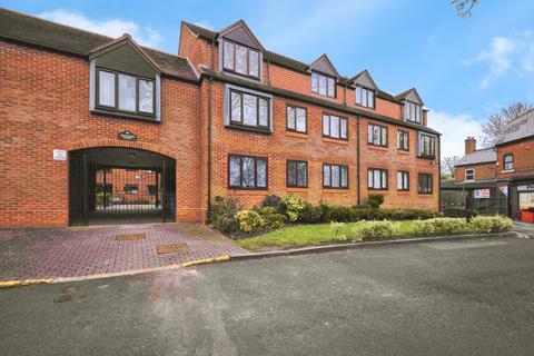 2 bed property, in The Green, £125,000