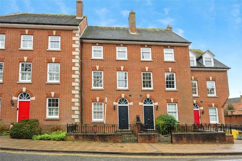 3 bed property, in St. Nicholas Church Street, £435,000