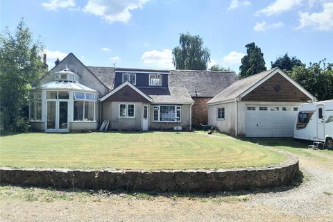 3 bed property, in Tamworth Road, £520,000